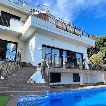 Villa De Lujo Con Vistas Al Mar Y Piscina Privada Santa Susanna